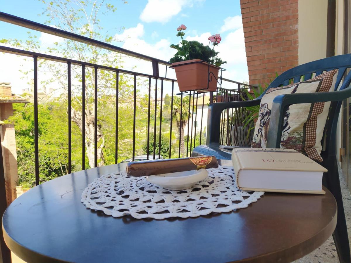 شقة Casa Dina سان جيمينيانو المظهر الخارجي الصورة